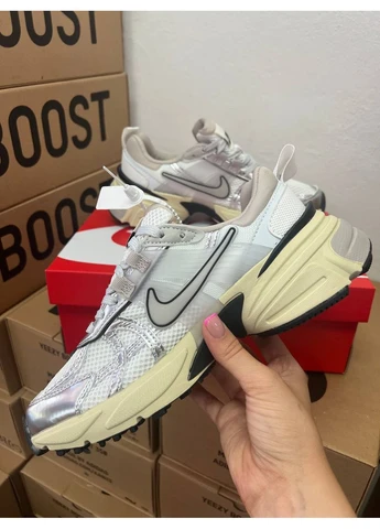 Сірі літні кросівки nike v2k runtekk grey найк в2к рантек сірі No Brand