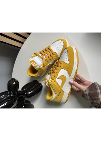 Желтые демисезонные кроссовки мужские и женские nike sb dunk low metallic yellow white | найк сб данк низкие желтые белые No Brand