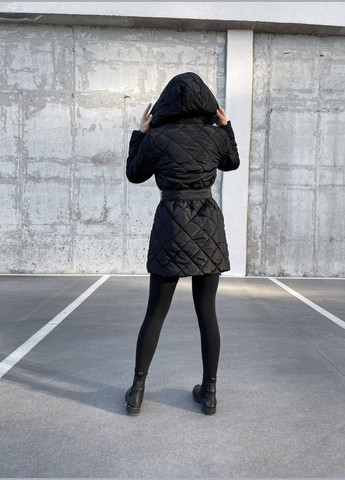 Чорна жіноча тепла куртка з капюшоном колір чорний р.50/52 452215 New Trend