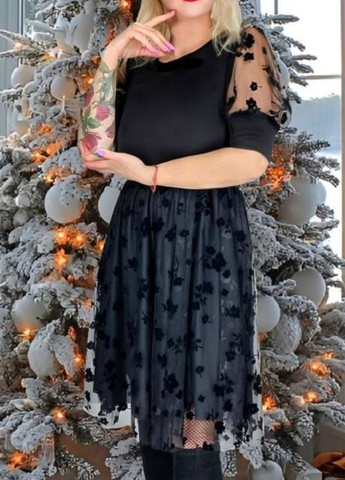 Чорна святковий, вечірня приталена вечірня міді сукня з елементами з сіточки та флоковим візерунком Україна з квітковим принтом