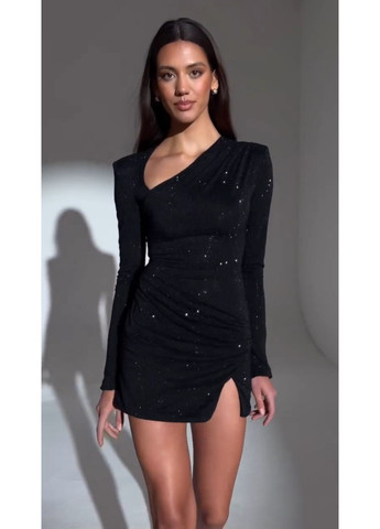 Чорна святковий жіноча сукня міні з асиметричним вирізом, драпіруванням та розрізом MonCher