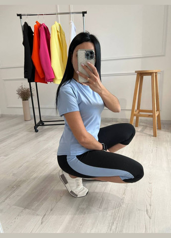 Жіночий спортивний костюм - капрі та футболка Україна (331022689)