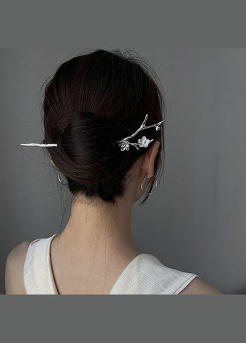 Китайская заколка шпилька для волос Серебряная Веточка из метала серебристого цвета длиной 17 см No Brand (332987639)