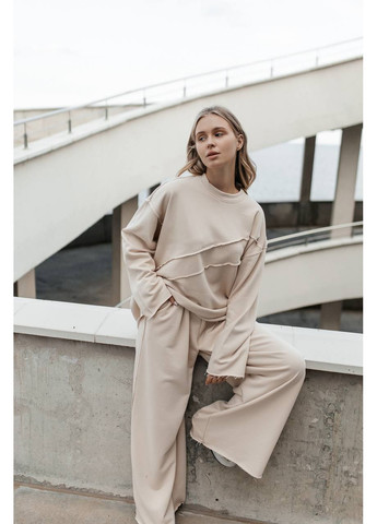 Костюм незвичного крою з відкритими швами Україна (357123511)