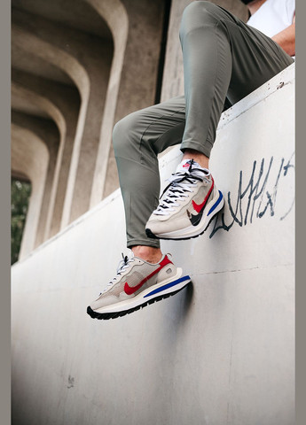 Белые демисезонные кроссовки мужские и женские nike vaporwaffle sport fuschia x sacai white | найк вапорвафл x сакаи белые No Brand