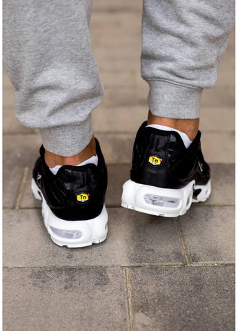 Черные демисезонные кроссовки мужские nike air max plus tn black white найк аир макс тн плюс No Brand