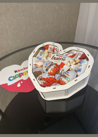 Киндер бокс-сердце в деревянной коробке со сладостями | Подарок из Kinder 22×19×8 см No Brand (340489893)