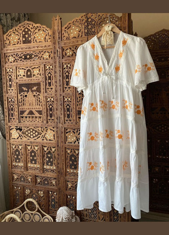 Біла літня бавовняна сукня вишиванка з помаранчевою вишивкою You Best (296560464)