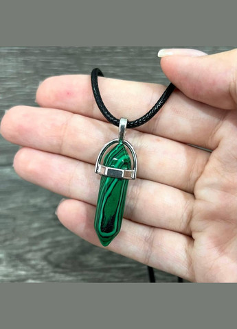 Підвіска з натуральним каменем Малахіт - кулон у вигляді кристала шестигранника на шнурку в подарунковій коробочці Atak (326807756)