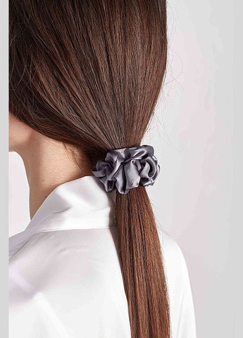 Набір резинок з натурального шовку, розмір S, біла + сіра Scrunchie Set 4шт (973255-27061076) De Lure (365799077)