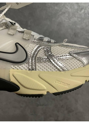 Бежеві Осінні кросівки чоловічі nike v2k runtekk summit white metallic silver найк в2к рантекк No Brand