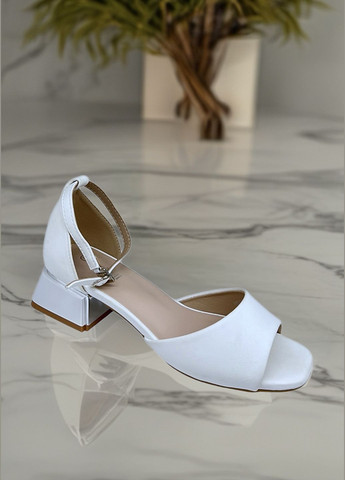 Белые босоножки No Brand