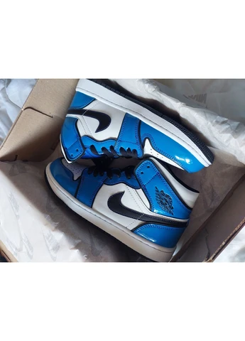 КРОССОВКИ ЖЕНСКИЕ NIKE 1 RETRO HIGH BLUE WHITE НАЙК АИР РЕТРО БЕЛЫЕ No Brand белые демисезоны (391999844)