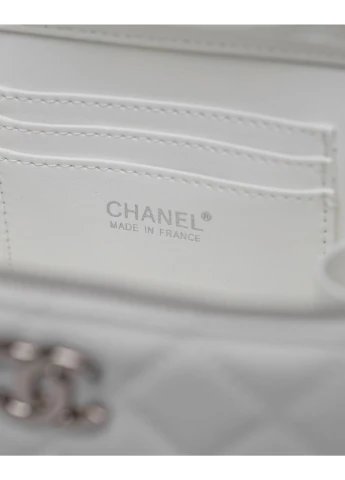 Сумка жіноча Classic White Lambskin Pearl Crush Vanity Bag Silver No Brand (386417434)