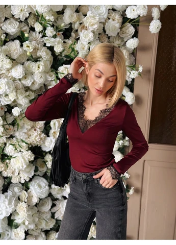Жіночий лонгслів з мереживним оздобленням Fashion Girl (388913951)