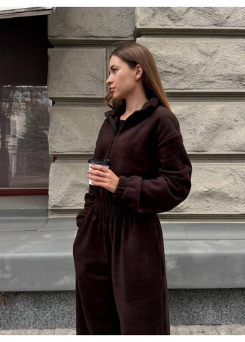 Жіночий флісовий комбінезон оверсайз з коміром-стійкою та блискавкою MonCher комбінезон-брюки коричневий спортивний фліс