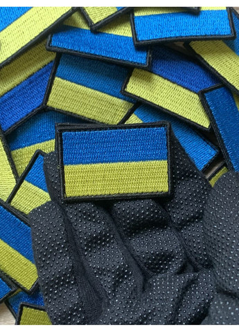 Шеврон прапор України з чорним кантом (Форма прямокутна. На липучці) Розмір 4.5x3см No Brand (369924658)