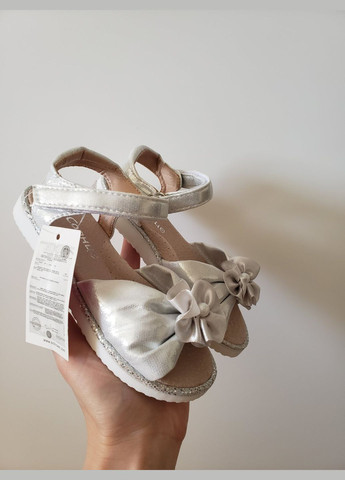 Серебряные босоножки на липучке No Brand