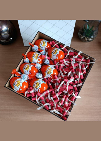 Бокс с Kinder JOY и 101 причина «Почему я тебя люблю» для девушки (ar169) Подарочный набор без топера No Brand (317539263)