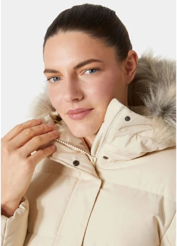 Парка W BLOSSOM PUFFY PARKA 53624-034 Кремовый 53624-034 Helly Hansen (387872082)