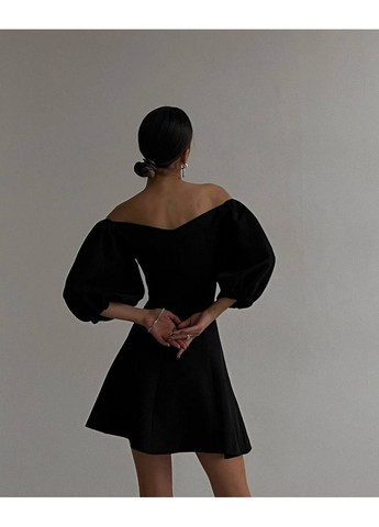 Черное повседневный, праздничный женское мини-платье с объемными рукавами с открытыми плечами MonCher однотонное