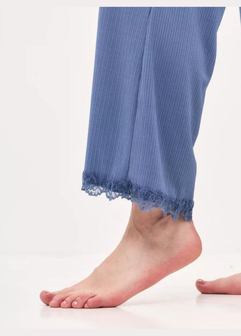 Синяя всесезон пижама julia брючная в рубчик набор майка брюки брюки с декором рюши майка + брюки No Brand Піжама в рубчик Julia чорний