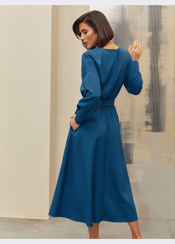 Синя сукня синього кольору з розкльошеною спідницею і поясом Dressa