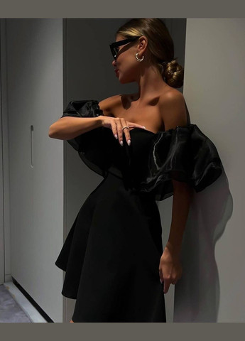 Чорна вечірня сукня жіноча з відкритими плечима Україна однотонна