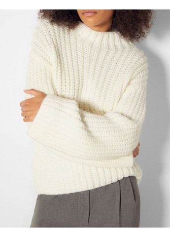 Молочний демісезонний светр 7319/547/250 Bershka