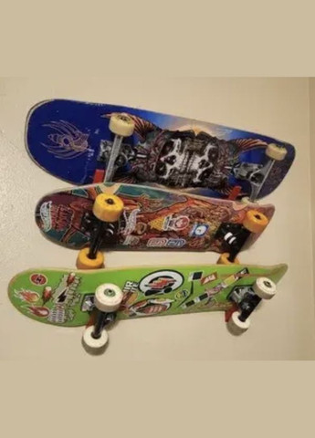 Держатель для скейтбордов, лонгбордов на стену пластиковый / Настенное крепление для скейтборда UA3D (303629323)