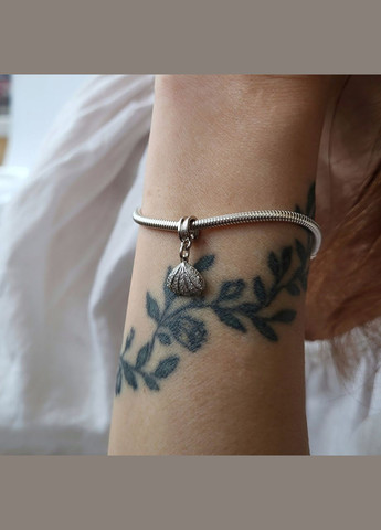 Серебряный шарм с подвеской Ракушка с Белыми камнями серебро 925 пробы Родированное 958р 1.40г No Brand (306743118)