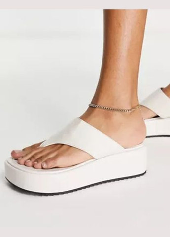 Шльопанці-в'єтнамки Asos tamari leather toe thong flatform sandals in off white (291398711)