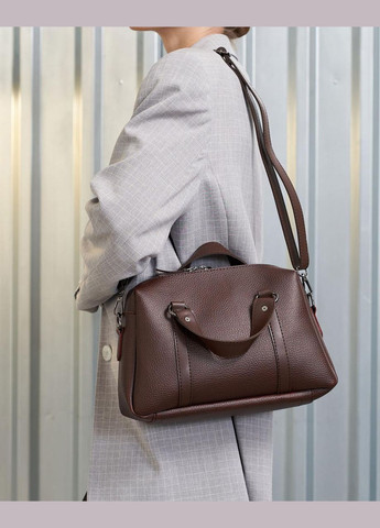 Жіноча сумка крос-боді з одним великим відділенням на блискавці шоколадна "Меланія" WeLassie (337165485)