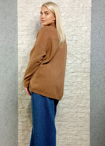 Коричневый зимний джемпер джемпер di classe оверсайз із подовженою спинкою