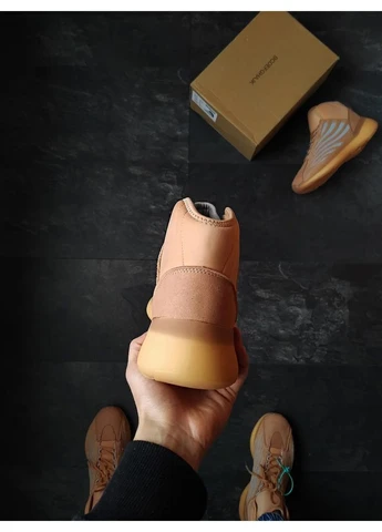 Бежевые демисезонные кроссовки мужские adidas yeezy boost basketball quantum beige адидас изи буст бежевые No Brand