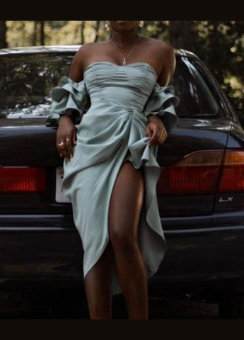 Темно-бирюзовое платье бандо меди со сборкой PrettyLittleThing