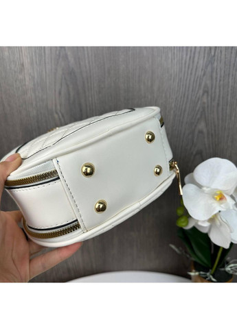 Жіноча сумочка клатч кругла стьобана з брелоком білий екошкіра ProDobro (363259248)