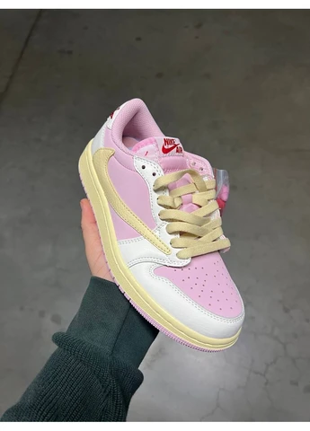 КРОСІВКИ ЖІНОЧІ NIKE AIR JORDAN 1 LOW X TRAVIS SCOTT SHY PINK НАЙК АІР ДЖОРДАН РОЖЕВІ No Brand рожеві демісезони (391939272)