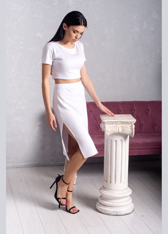 Белая офисная женская трикотажная юбка-карандаш по колено с разрезом справа по шву, однотонная. No Brand