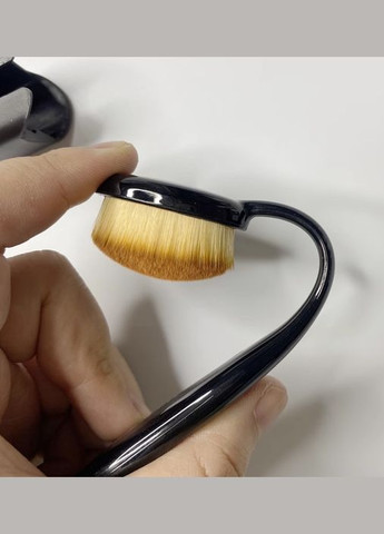 Овальна щіточка для тонального засобу з захисним ковпачком No Brand (307252357)