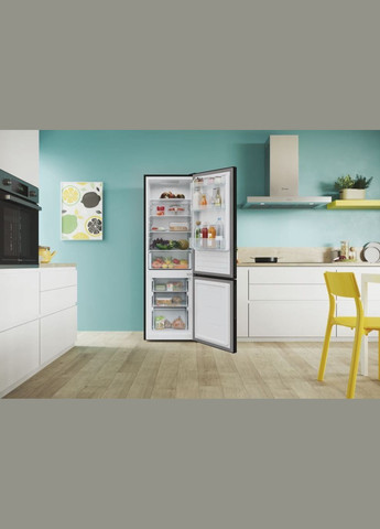 Холодильник с нижн. мороз., 176x55х54.5, холод.отд.186л, мороз.отд.-74л, 2дв., А+, ST, черный Candy