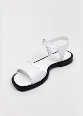 Белые босоножки Benito без застежки