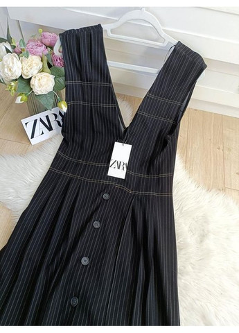 Чорна смугаста сукня - сарафан міді на гудзиках Zara