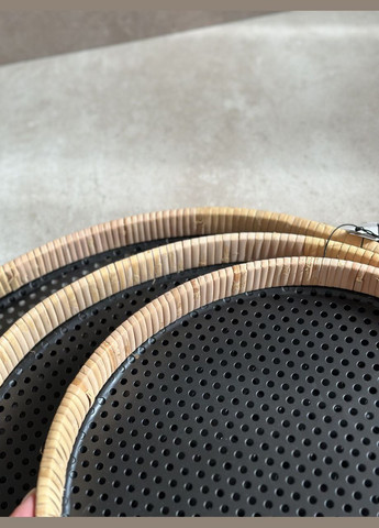 Піднос металевий з бортиком ротанговим діаметр 50 см Бельгія (121852) J-Line (305394895)