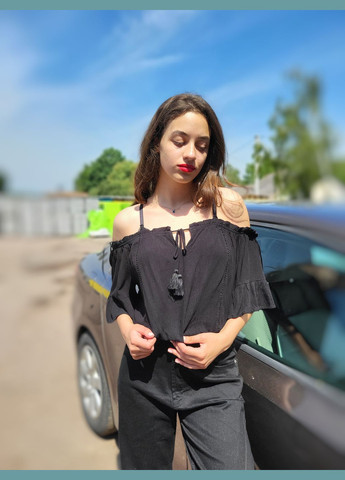 Чёрная блузка женская укороченная со вставками перфорации No Brand