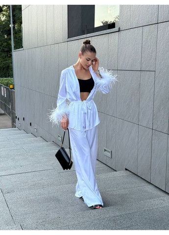 Жіночий шовковий костюм з палаццо та сорочкою на запах з пір'ям MonCher (368848889)