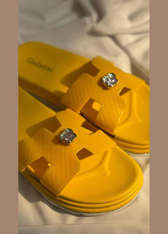 Желтые шлепанцы женские летние желтого цвета No Brand со стразами, без декора