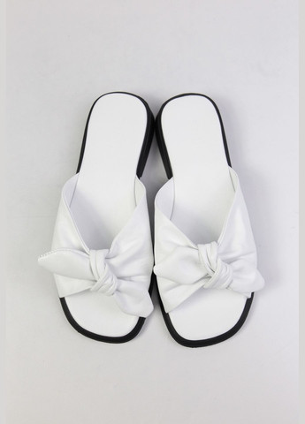 Белые шлепанци Benito