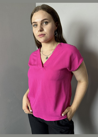 Фуксинова (колору Фукія) демісезонна блуза елегантна жіноча з легкої тканини фуксія mkaz6497-2 Modna KAZKA