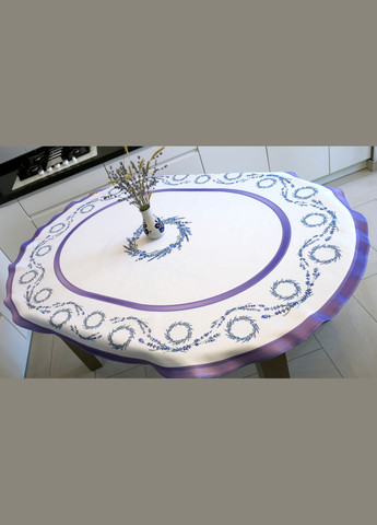 Овальна скатертина на стіл біла з лавандою з стійким водовідштовхуючим ефектом та красивим весняним малюнком Maystat (305390134)